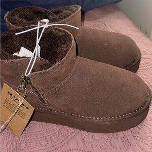 BearPaw Chocolate Suede Ankle Boots ❤️